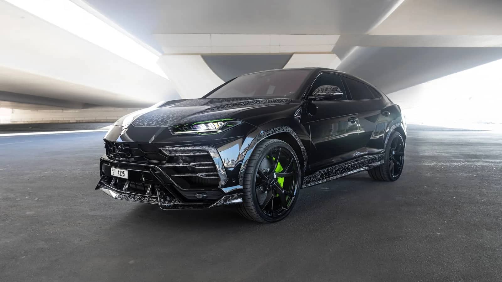 Urus Mansory Black - Sports Car